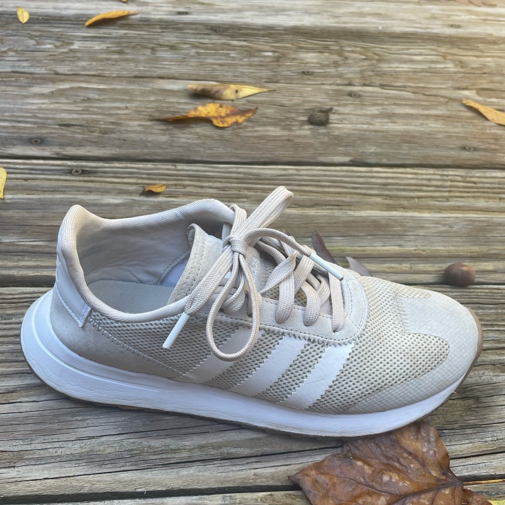 Wonen’s Adidas shoes size 7.5